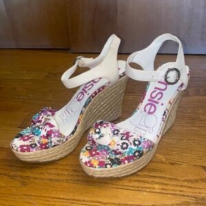 Women’s Kensie Girl White Canvas & Floral Wedge Espadrille Sandal, Size US 8.5